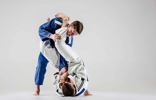 Wie setzt man Intervallfasten gezielt zur Gewichtsklasseoptimierung im Judo ein?